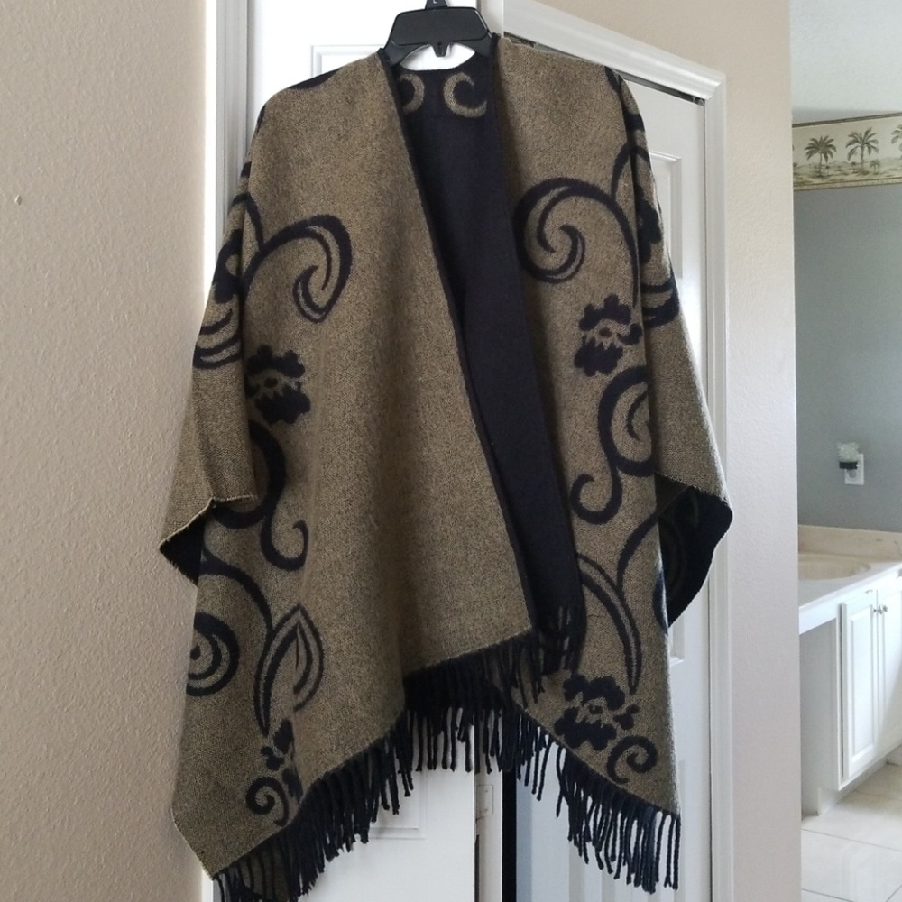 Really cute reversible poncho!